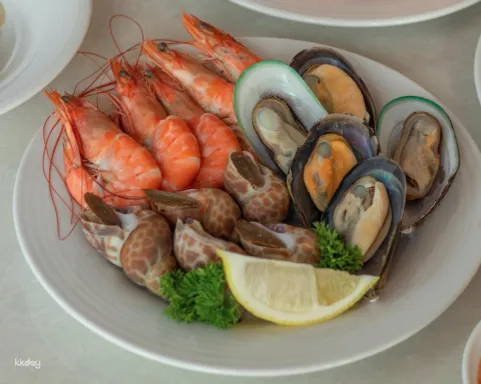 Edge by Hilton Pattaya: Lunch Buffet | Thailand