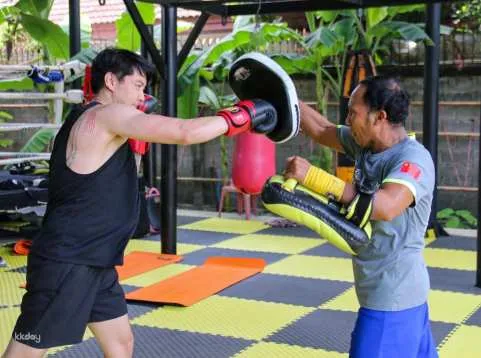 Muay Thai Class by Sor Dechapant Boxing Gym Bangkok | Thailand