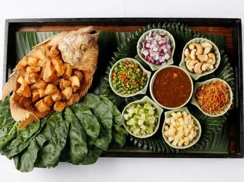 Shangri-La Hotel Bangkok: Thai Set Dinner at Salathip Thai Restaurant | Thailand