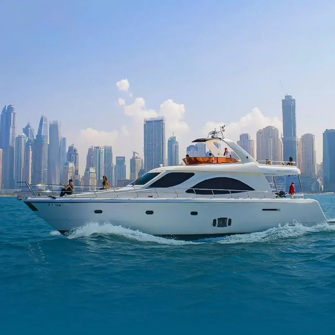 جولة تناول الإفطار على يخت في الصباح